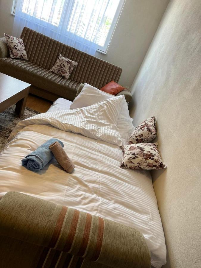 Centrum Apartments Priştine Dış mekan fotoğraf